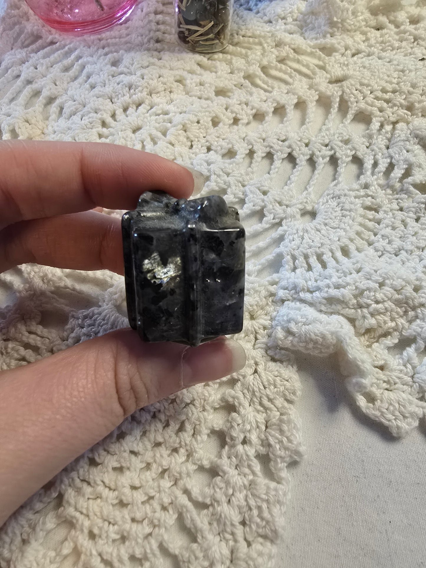 Larvakite Gift