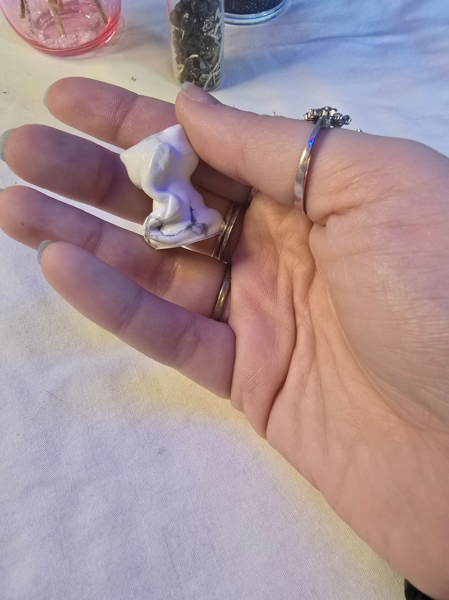 Howlite Mew