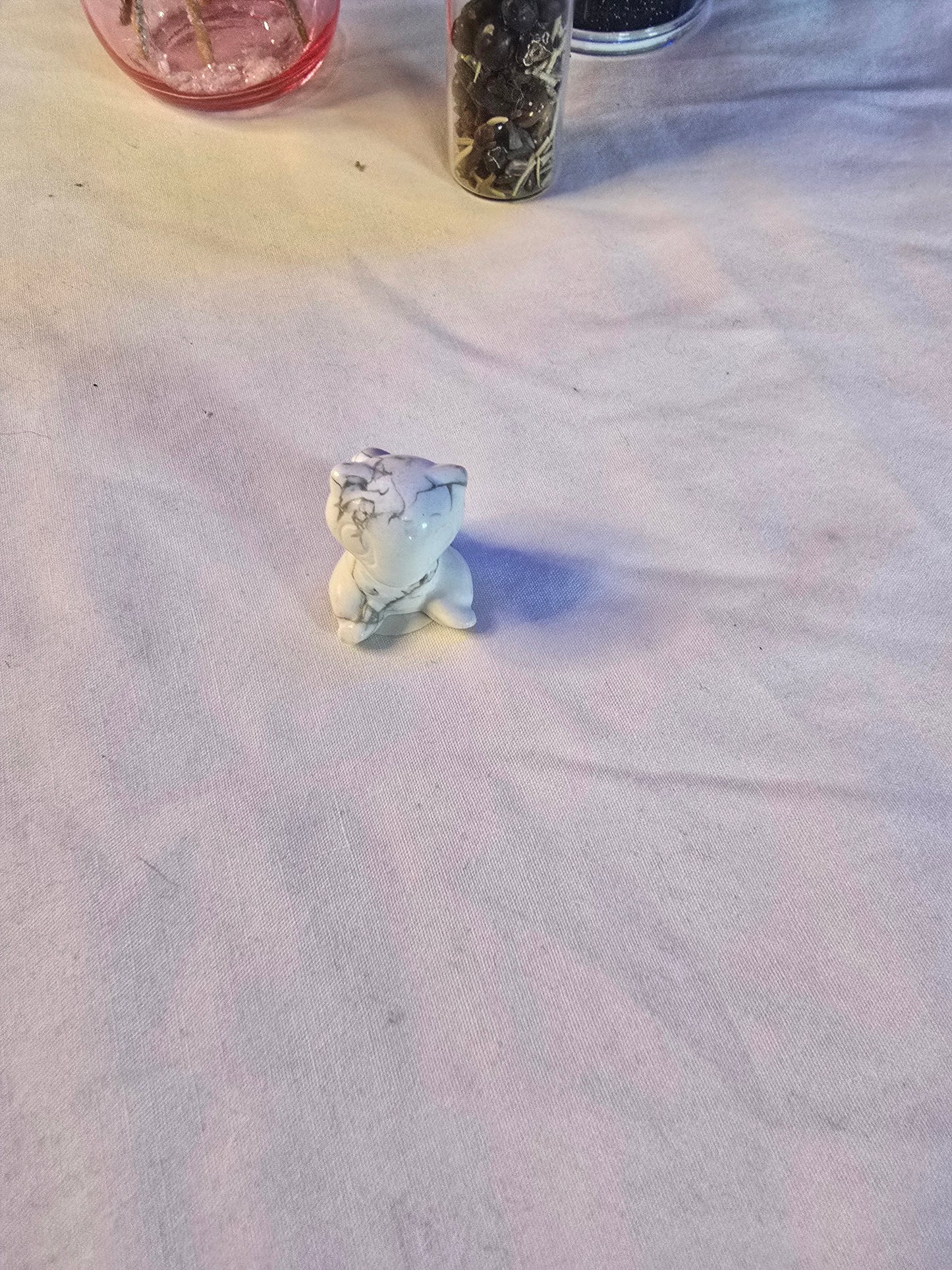 Howlite Mew