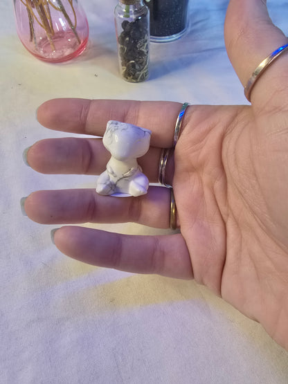 Howlite Mew