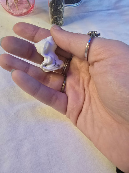 Howlite Mew