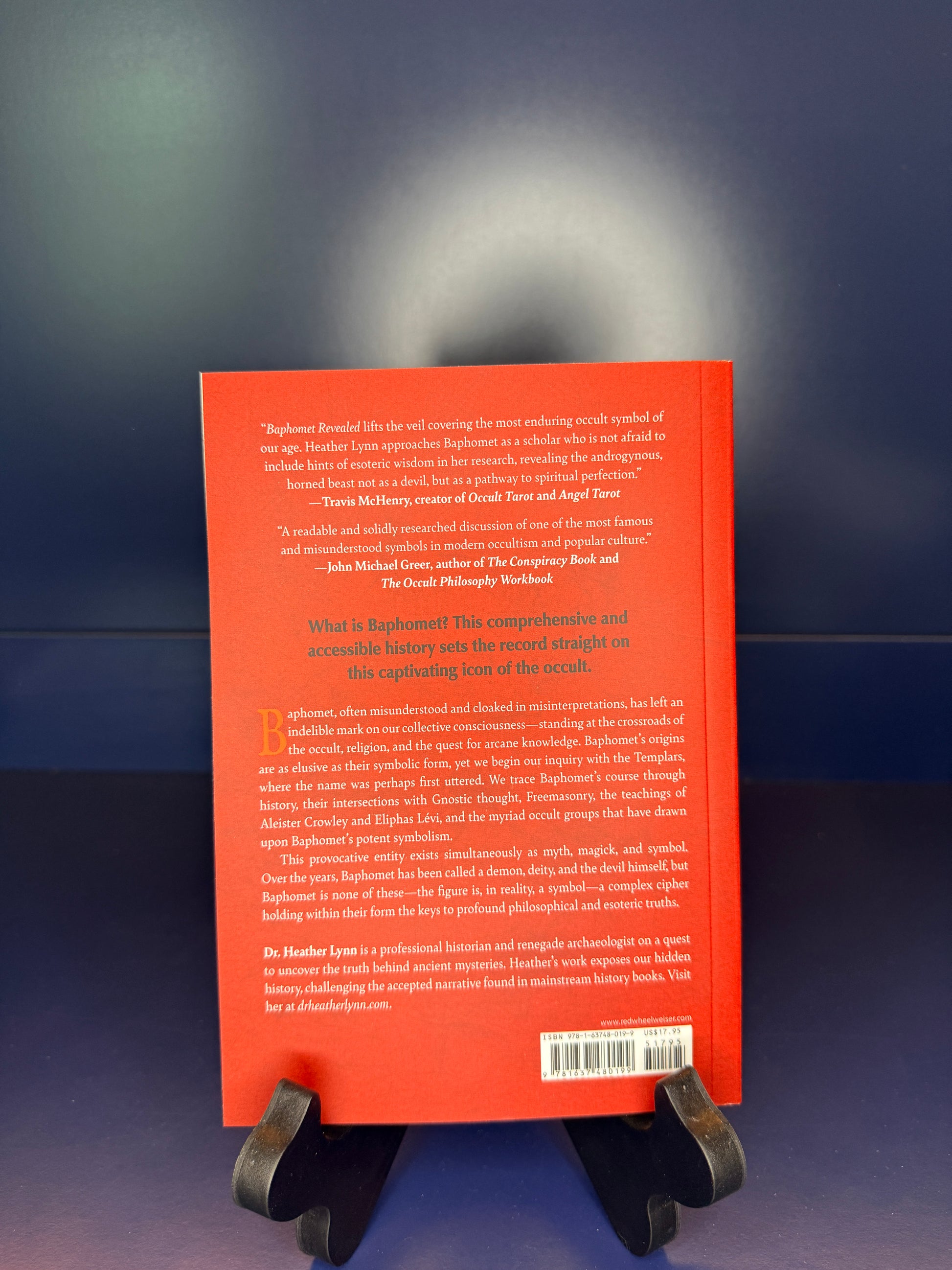 Back cover of a book with text and a barcode on a dark background
