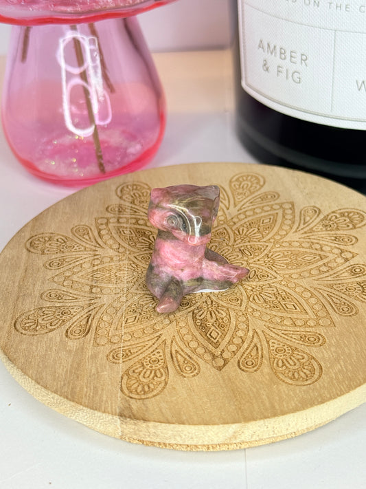 Rhodonite Mew-Inspired Carving